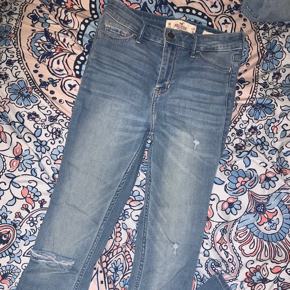 SOLD❤️ women’s hollister jeans bundle! - Picture 3 of 6